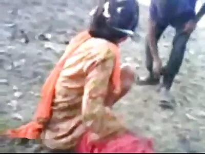 മുതിർന്നവരുടെ മുലകൾ തഴുകുന്നു